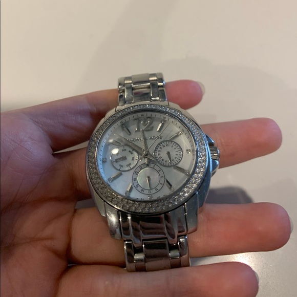 LOT OF 2 MICHAEL KORS WATCHES - Picture 8 of 13